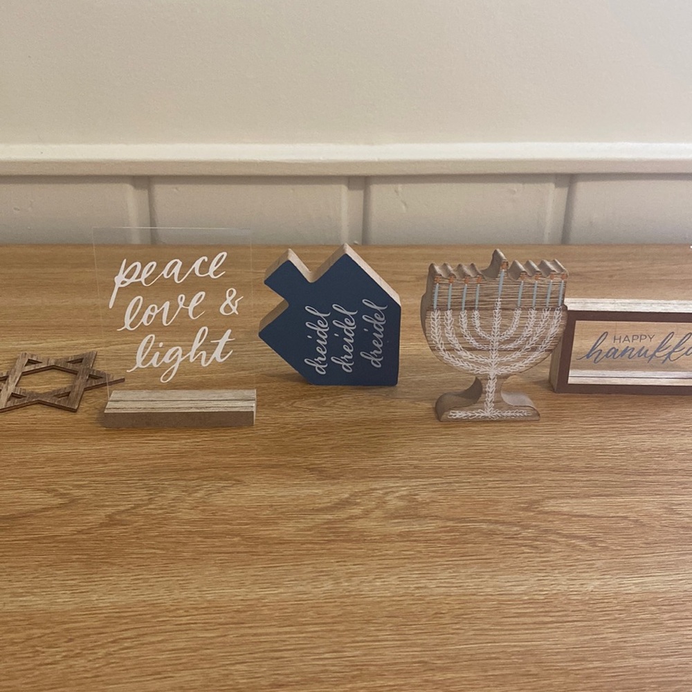 Mini wood Chanukah set